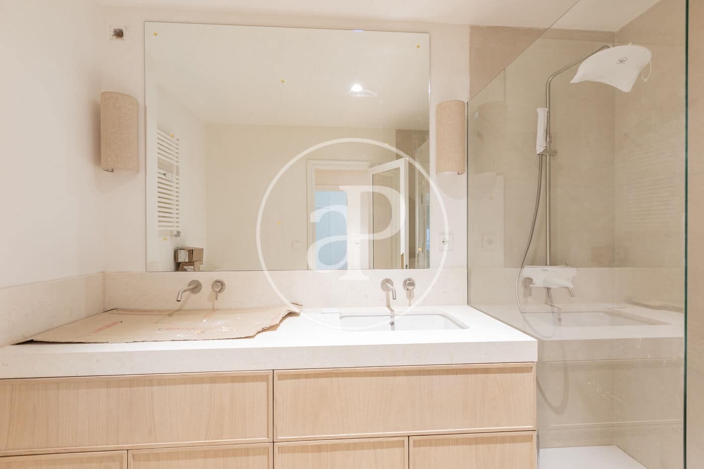 5 soveværelse Lejlighed til leje i Madrid by - € 5.800 (Ref: 9561807)