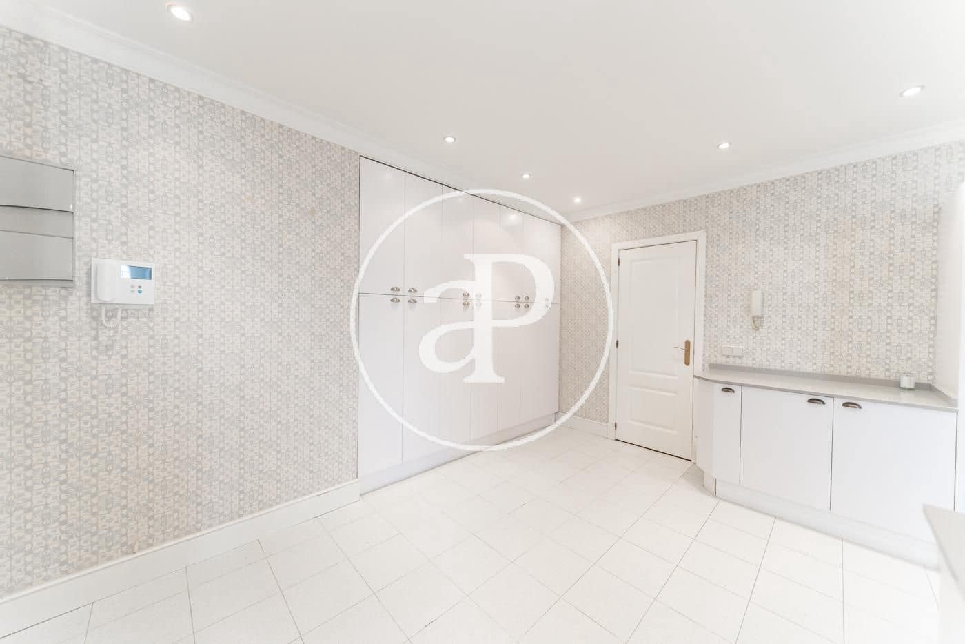 3 soveværelse Lejlighed til leje i Madrid by - € 3.900 (Ref: 9565254)