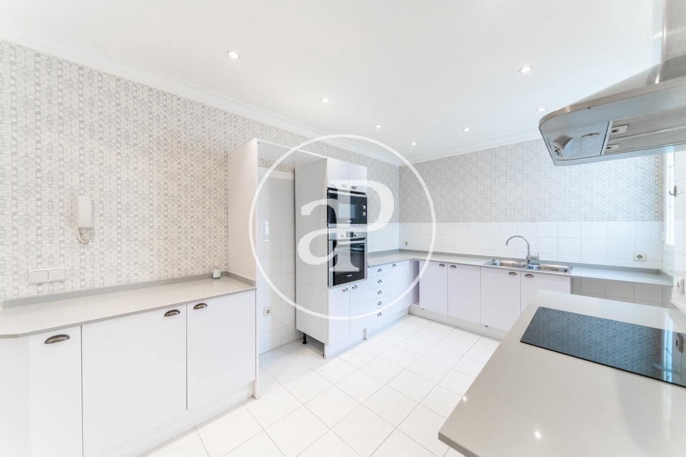 3 soveværelse Lejlighed til leje i Madrid by - € 3.900 (Ref: 9565254)