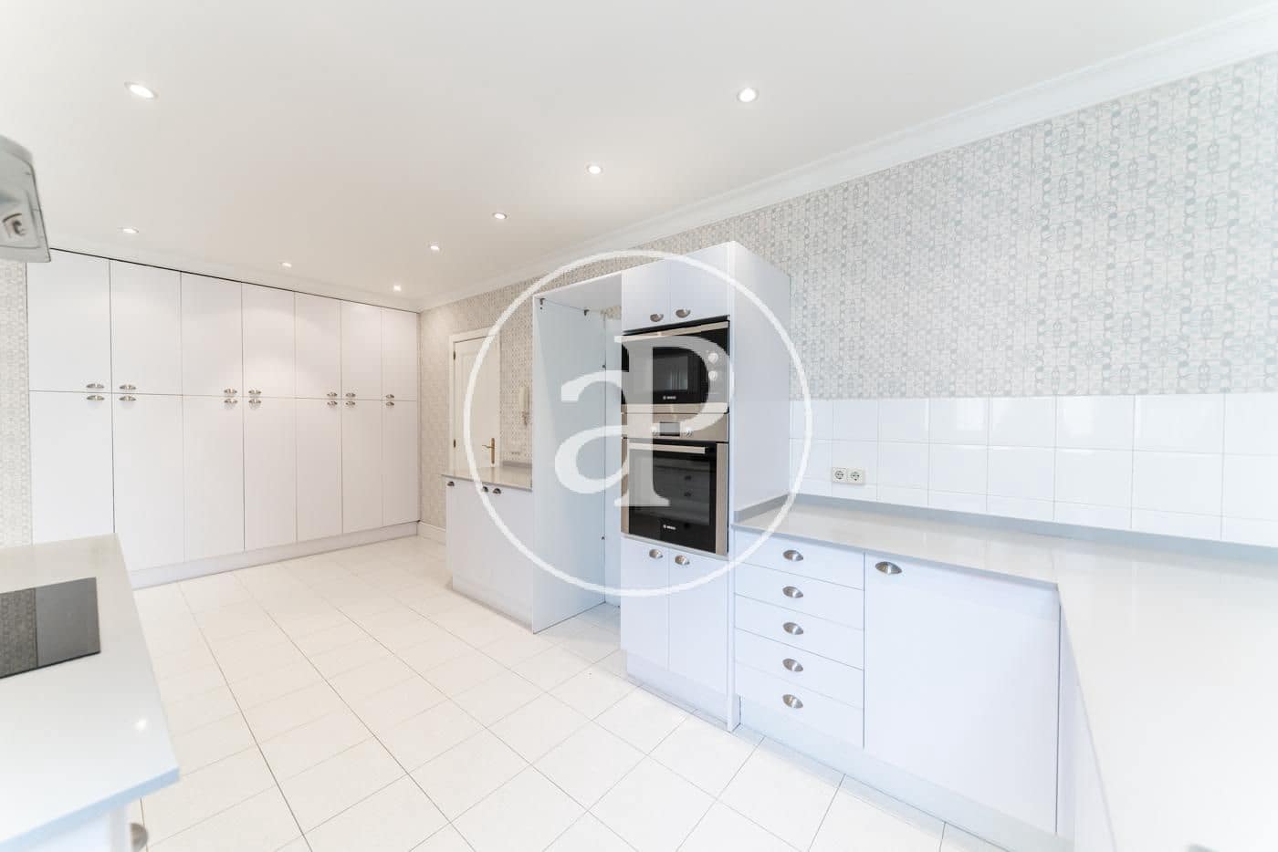 3 soveværelse Lejlighed til leje i Madrid by - € 3.900 (Ref: 9565254)