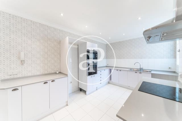 3 soveværelse Lejlighed til leje i Hispanoamérica, Madrid by - € 3.900 (Ref: 9565254)