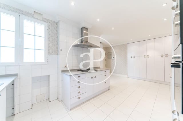 3 soveværelse Lejlighed til leje i Hispanoamérica, Madrid by - € 3.900 (Ref: 9565254)