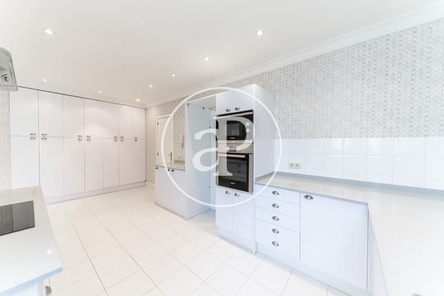 3 soveværelse Lejlighed til leje i Hispanoamérica, Madrid by - € 3.900 (Ref: 9565254)