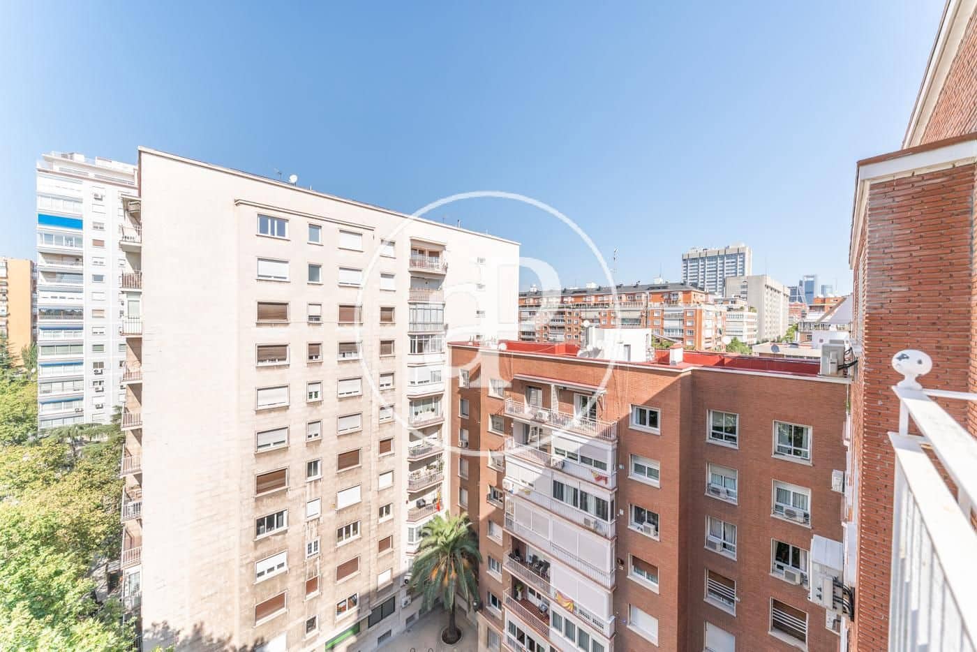 3 soveværelse Lejlighed til leje i Madrid by - € 3.900 (Ref: 9565254)