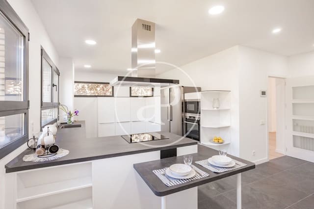 5 bedroom Villa for rent in Fuente del Fresno, San Sebastián de los Reyes with pool - € 6,500 (Ref: 9565256)