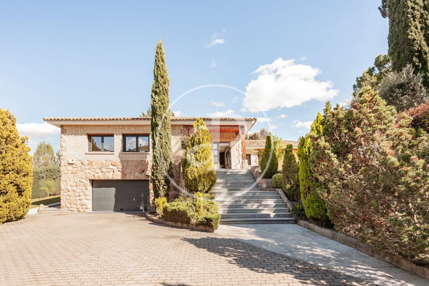 5 bedroom Villa for rent in San Sebastian de los Reyes with pool - € 6,500 (Ref: 9565256)