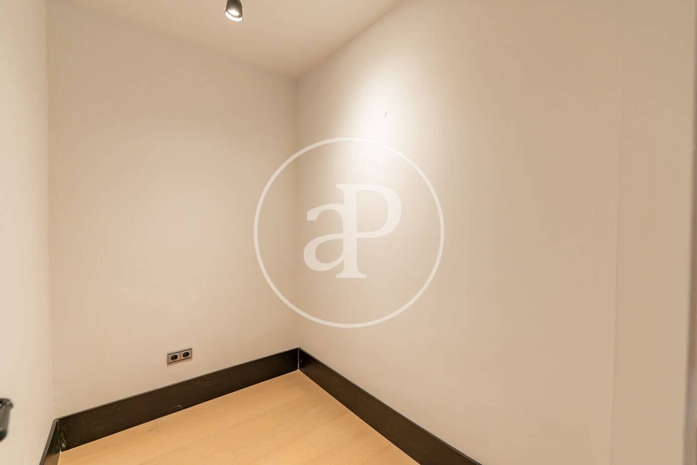 1 soveværelse Lejlighed til leje i Madrid by - € 2.400 (Ref: 9568676)