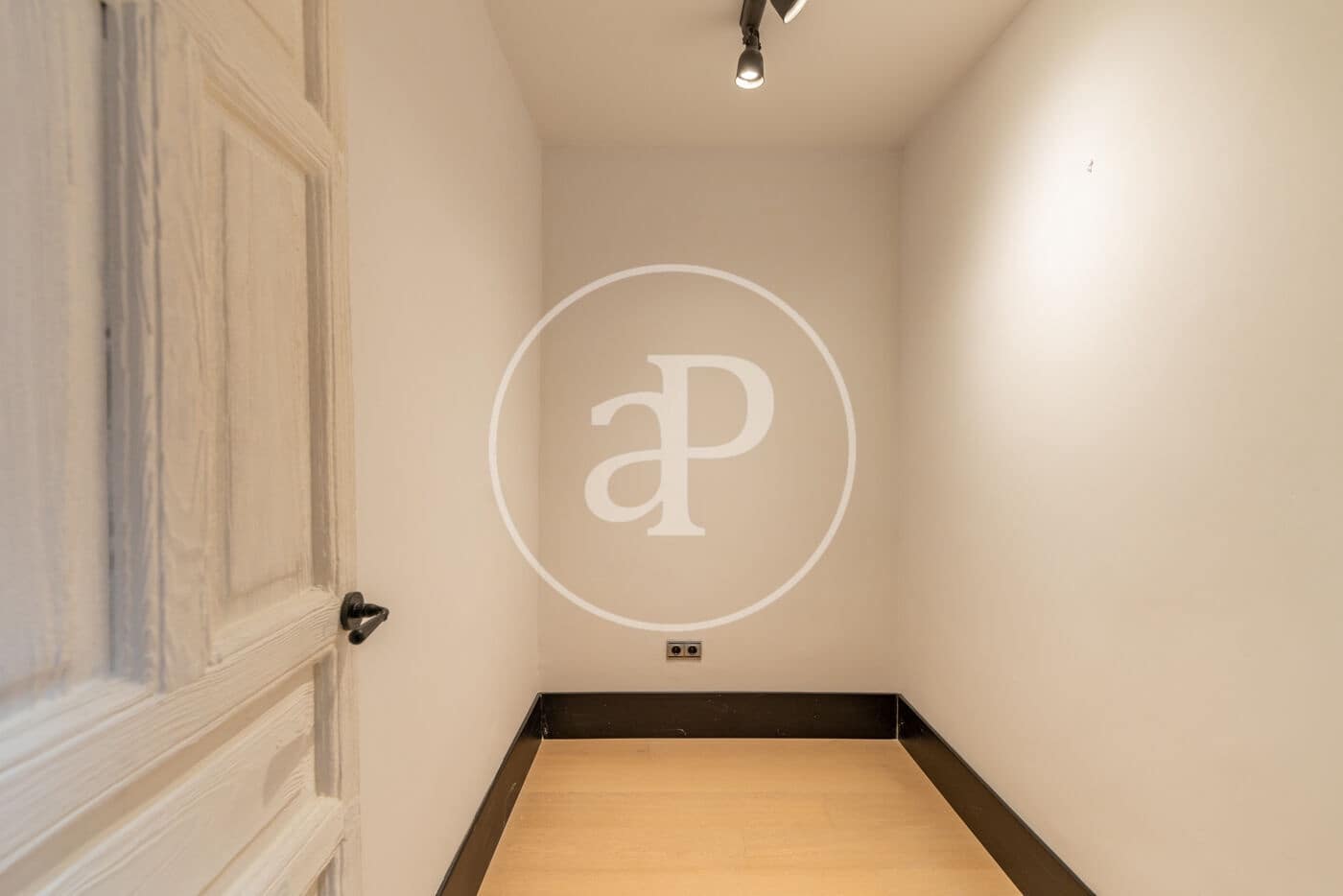 1 soveværelse Lejlighed til leje i Madrid by - € 2.400 (Ref: 9568676)