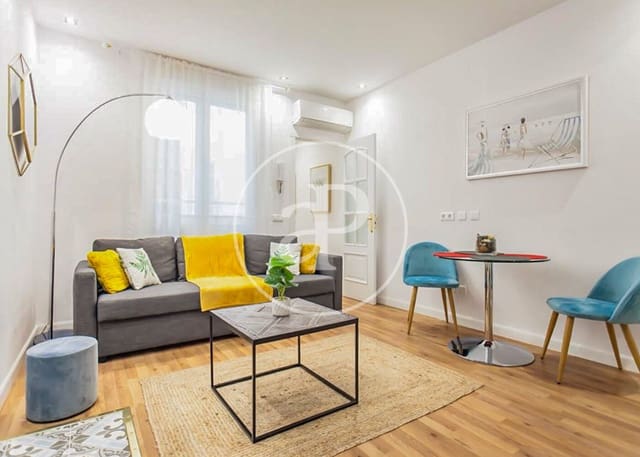 Appartement de 2 chambres à louer à Embajadores, Madrid ville - 1 950 € (Ref: 9568677)