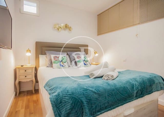 Appartement de 2 chambres à louer à Embajadores, Madrid ville - 1 950 € (Ref: 9568677)