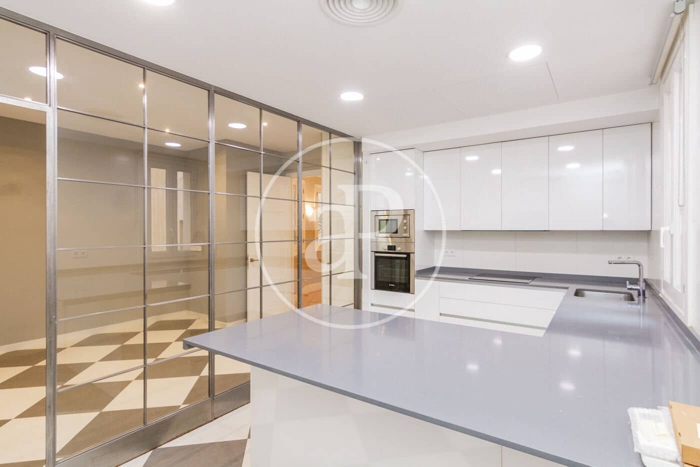 5 soveværelse Lejlighed til leje i Madrid by - € 9.000 (Ref: 9568680)