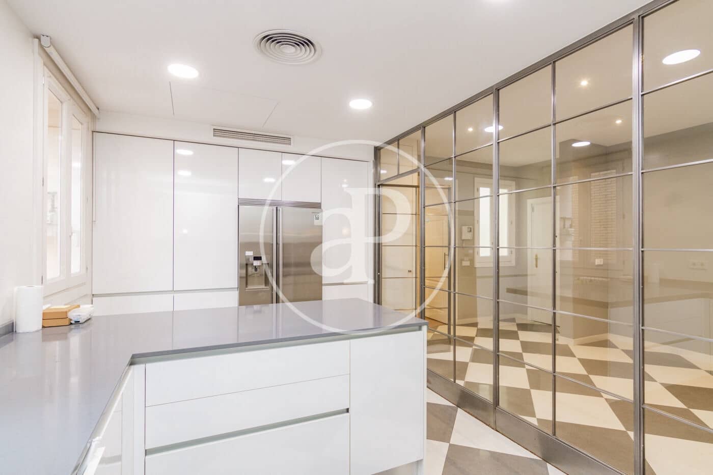 5 soveværelse Lejlighed til leje i Madrid by - € 9.000 (Ref: 9568680)