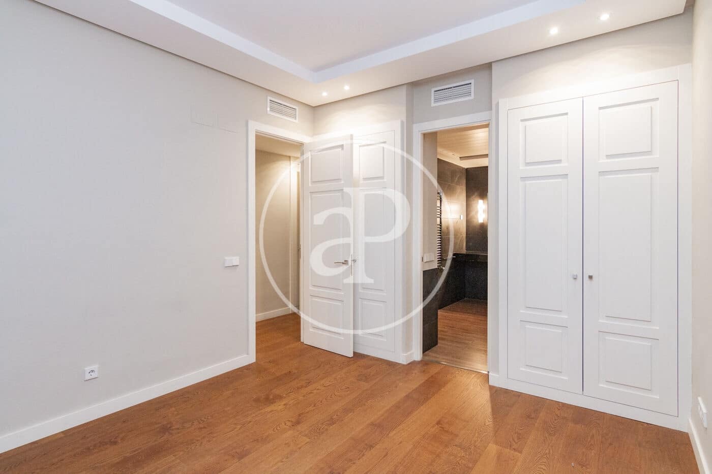 5 soveværelse Lejlighed til leje i Madrid by - € 9.000 (Ref: 9568680)