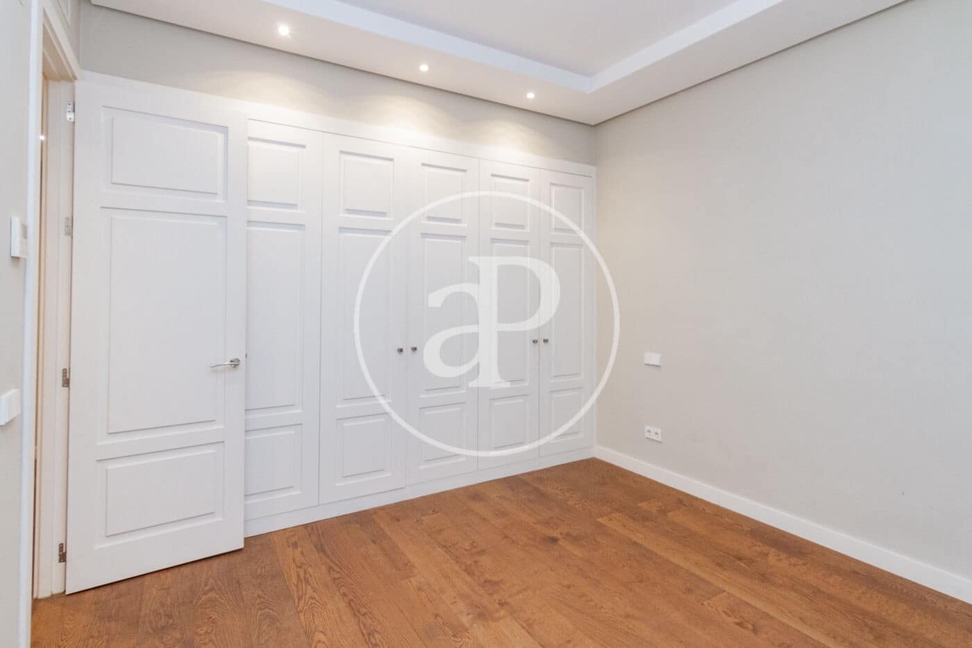 5 soveværelse Lejlighed til leje i Madrid by - € 9.000 (Ref: 9568680)