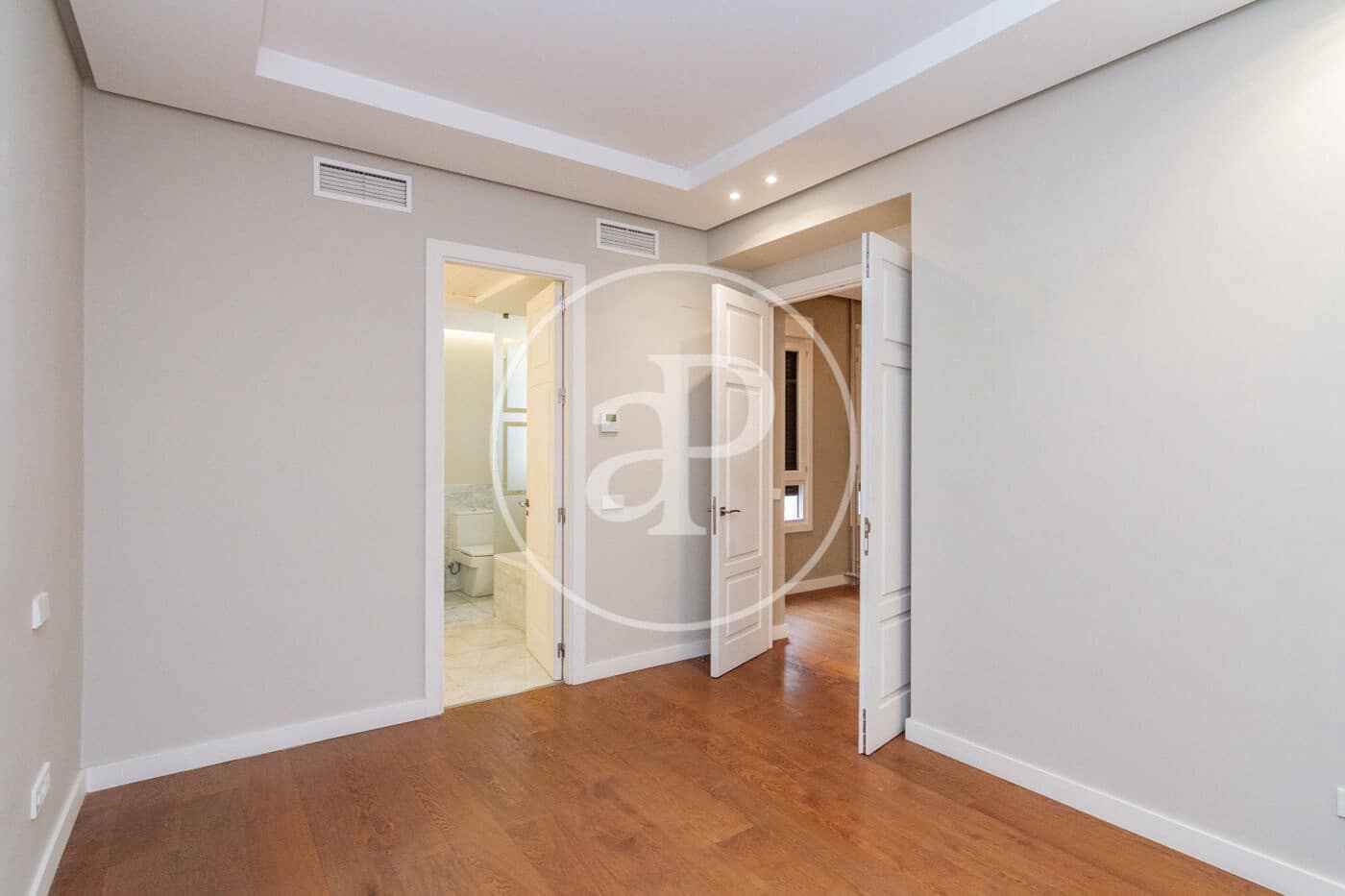 5 soveværelse Lejlighed til leje i Madrid by - € 9.000 (Ref: 9568680)