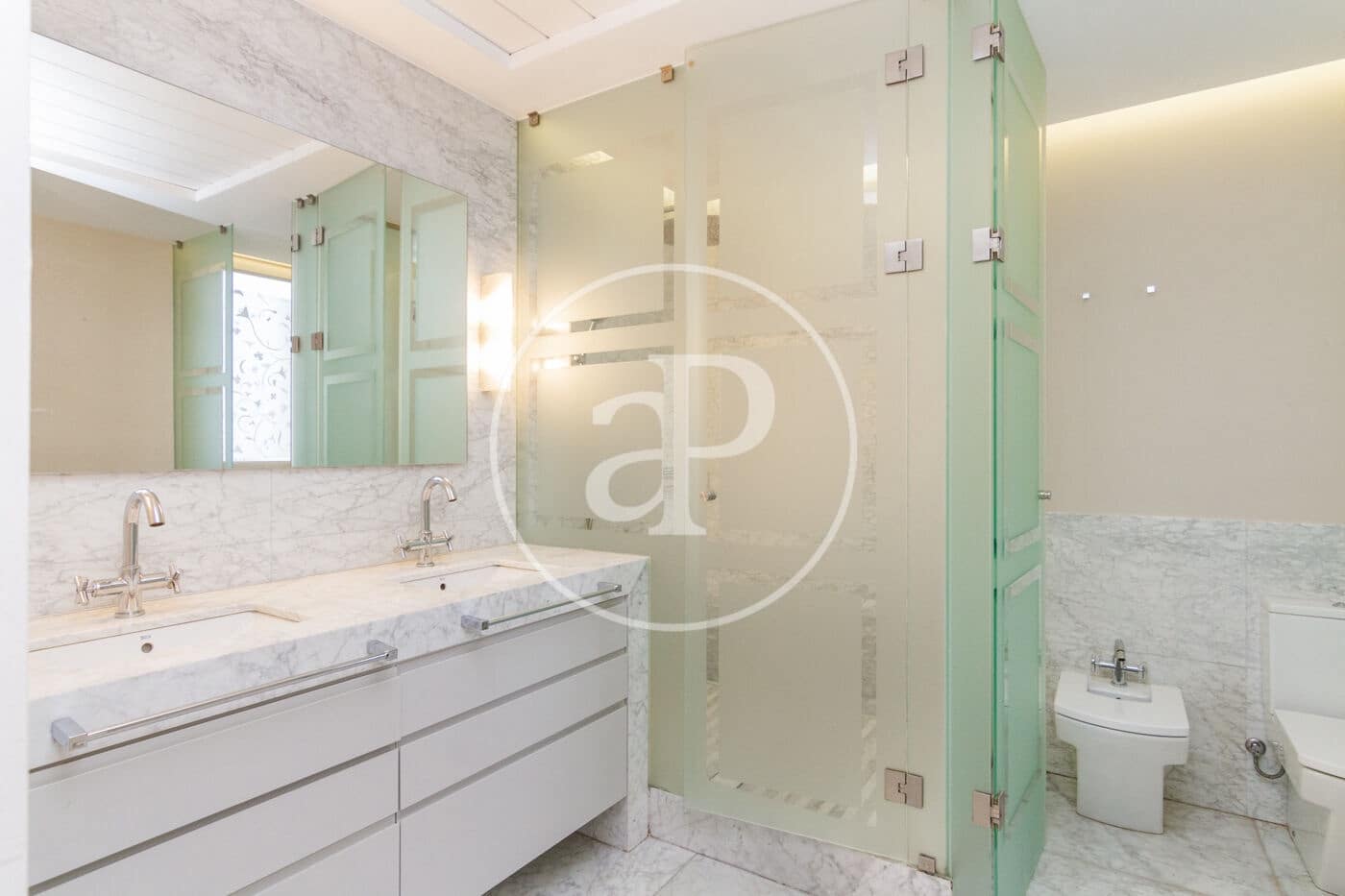 5 soveværelse Lejlighed til leje i Madrid by - € 9.000 (Ref: 9568680)