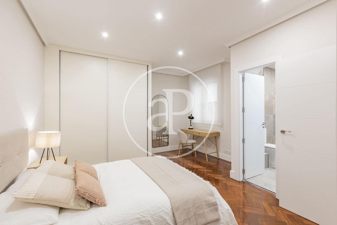 Apartamento de 3 habitaciones en Madrid ciudad en alquiler - 3.700 € (Ref: 9571182)