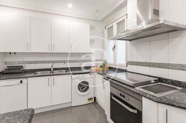 3 soveværelse Lejlighed til leje i Castellana, Madrid by - € 3.700 (Ref: 9571182)