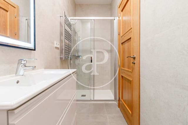 Appartement de 2 chambres à louer à Palacio, Madrid ville - 3 900 € (Ref: 9571186)