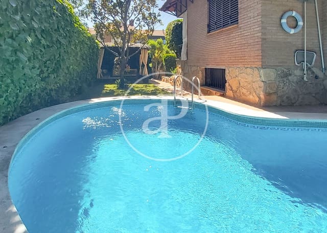 5 sypialnia Willa na sprzedaż w Corralejos, Miasto Madryt z basenem - 1 420 000 € (Ref: 9574641)