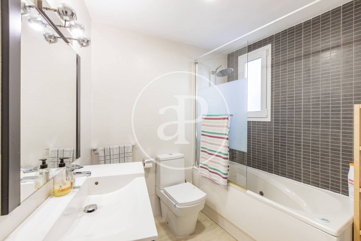 Appartement de 2 chambres à louer à Madrid ville - 2 400 € (Ref: 9582950)