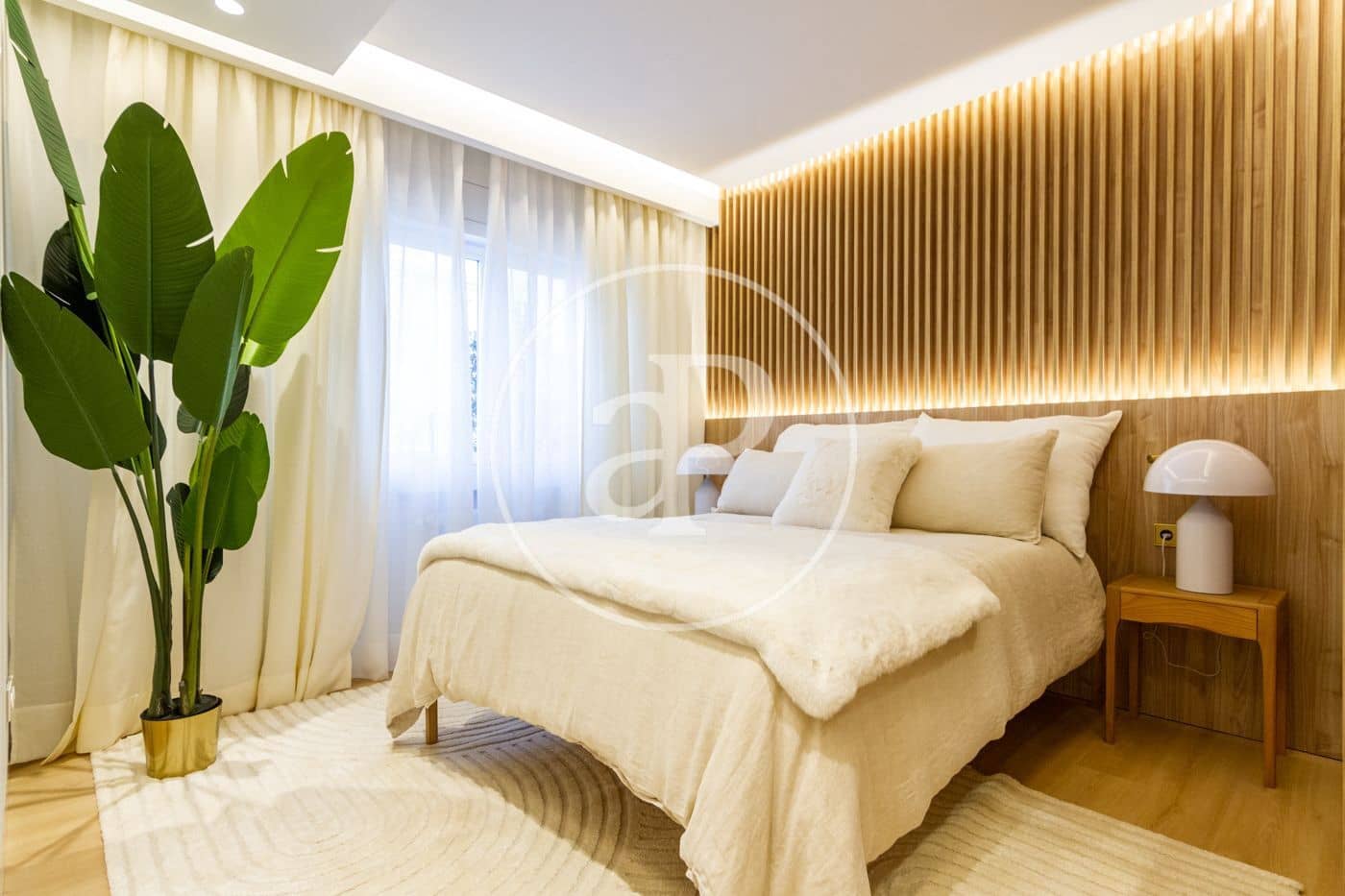 3 quarto Apartamento para arrendar em Madrid cidade - 6 300 € (Ref: 9582951)