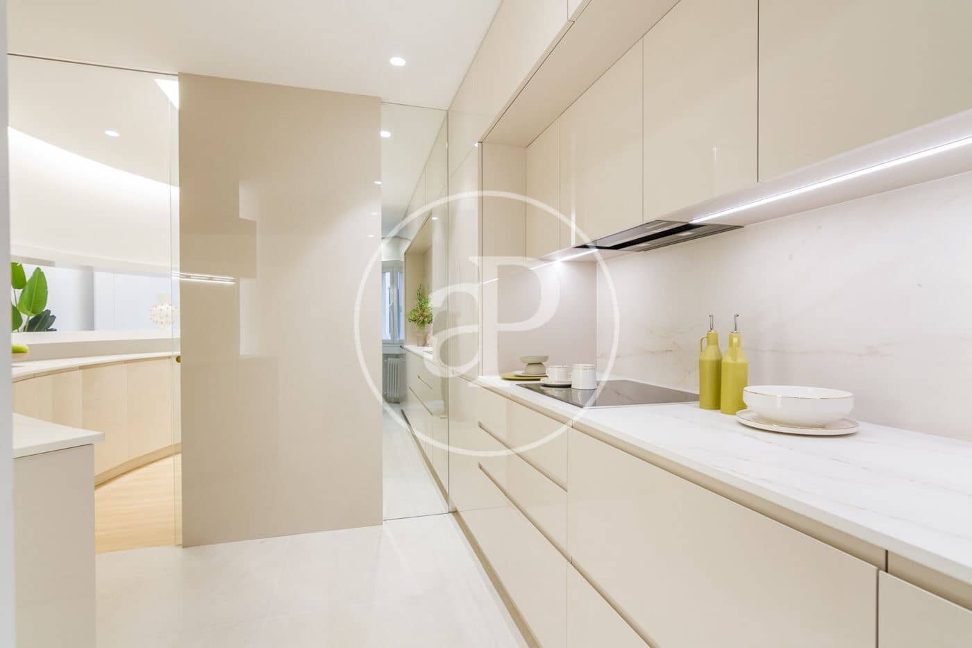 3 quarto Apartamento para arrendar em Madrid cidade - 6 300 € (Ref: 9582951)