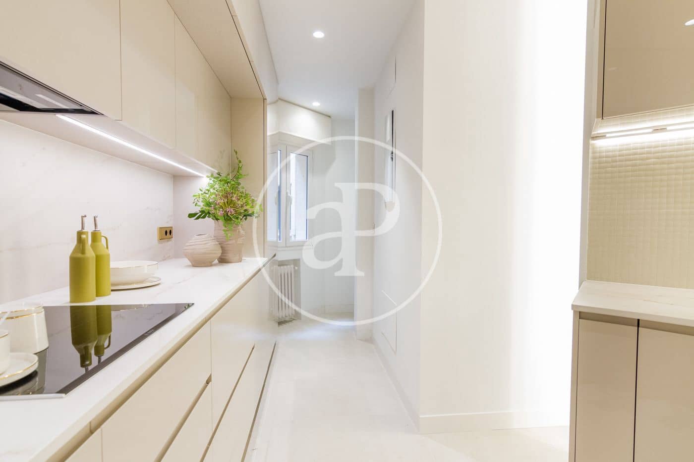 3 quarto Apartamento para arrendar em Madrid cidade - 6 300 € (Ref: 9582951)