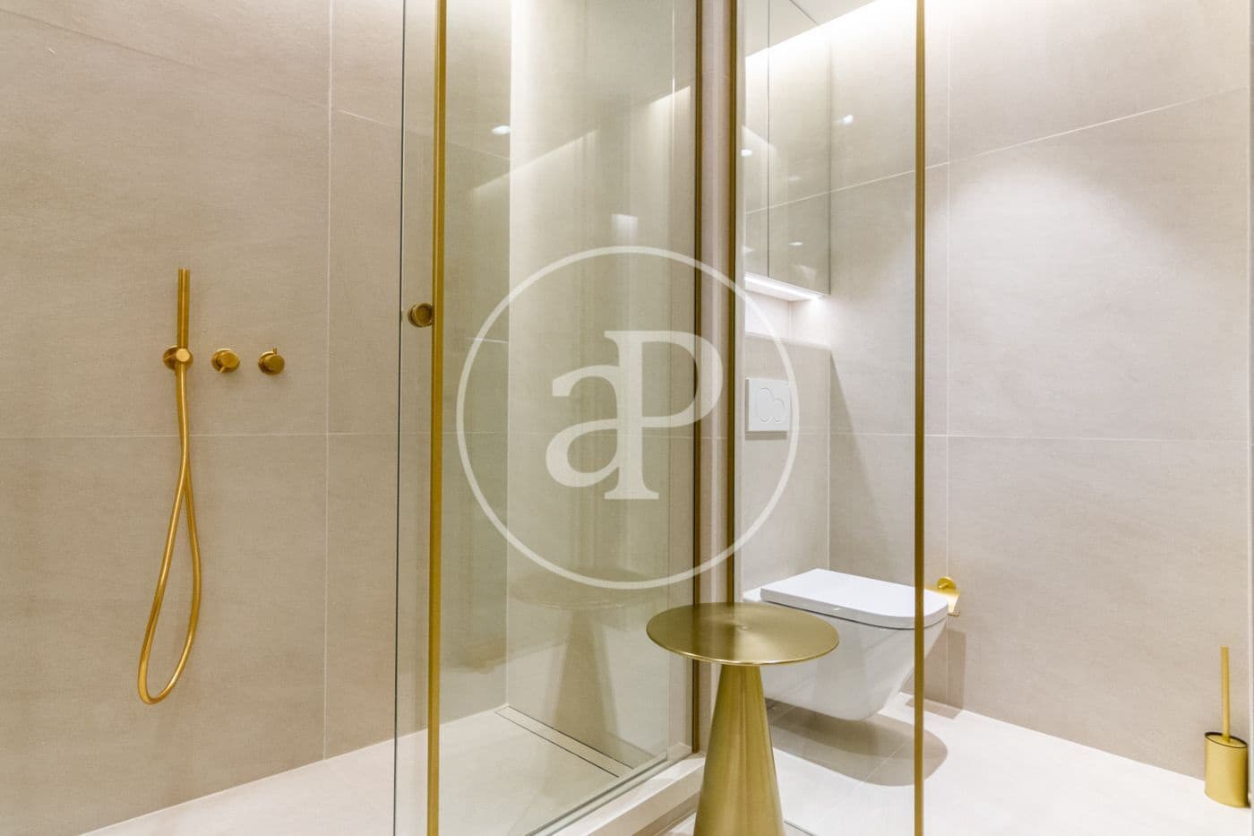 3 quarto Apartamento para arrendar em Madrid cidade - 6 300 € (Ref: 9582951)