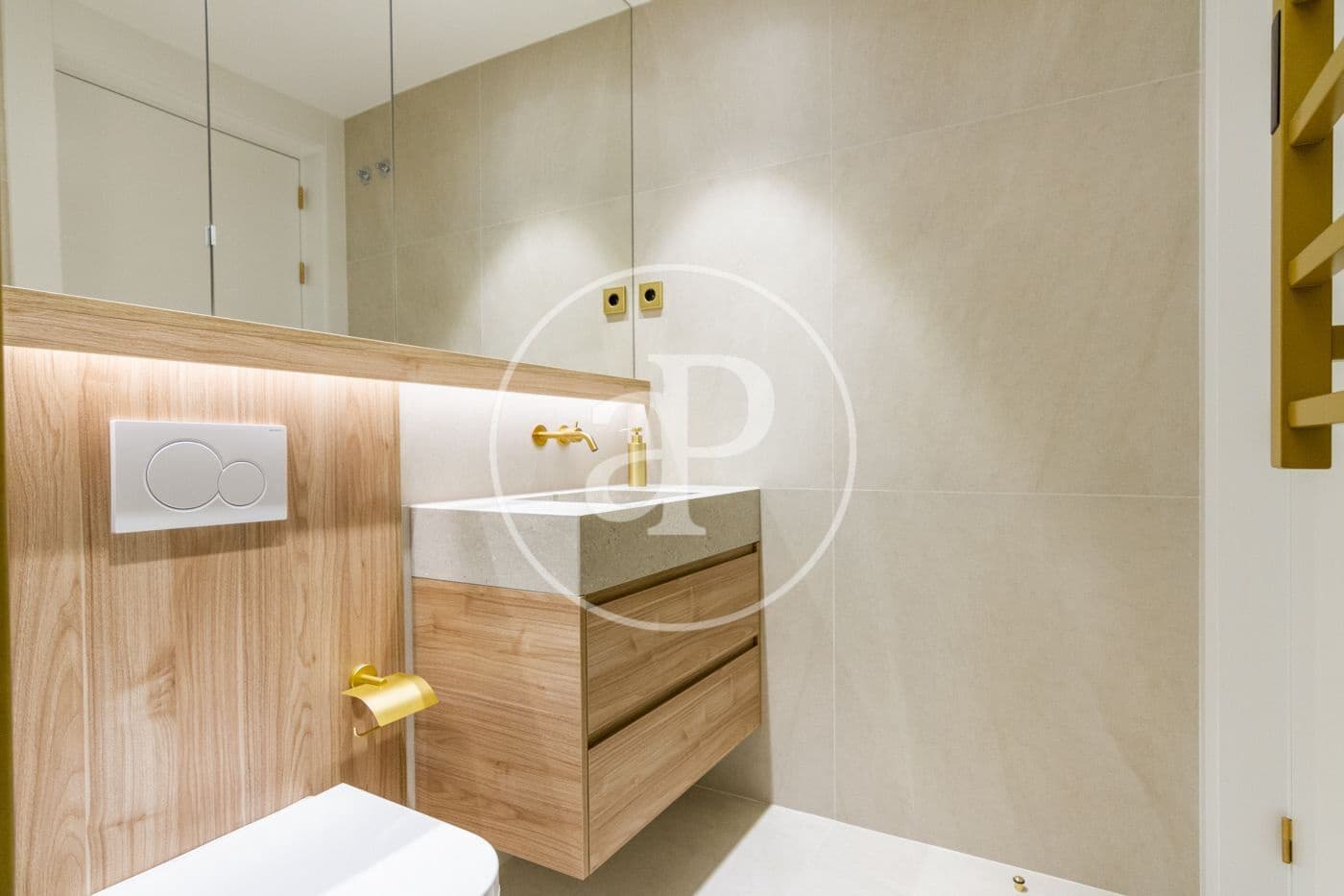 3 quarto Apartamento para arrendar em Madrid cidade - 6 300 € (Ref: 9582951)