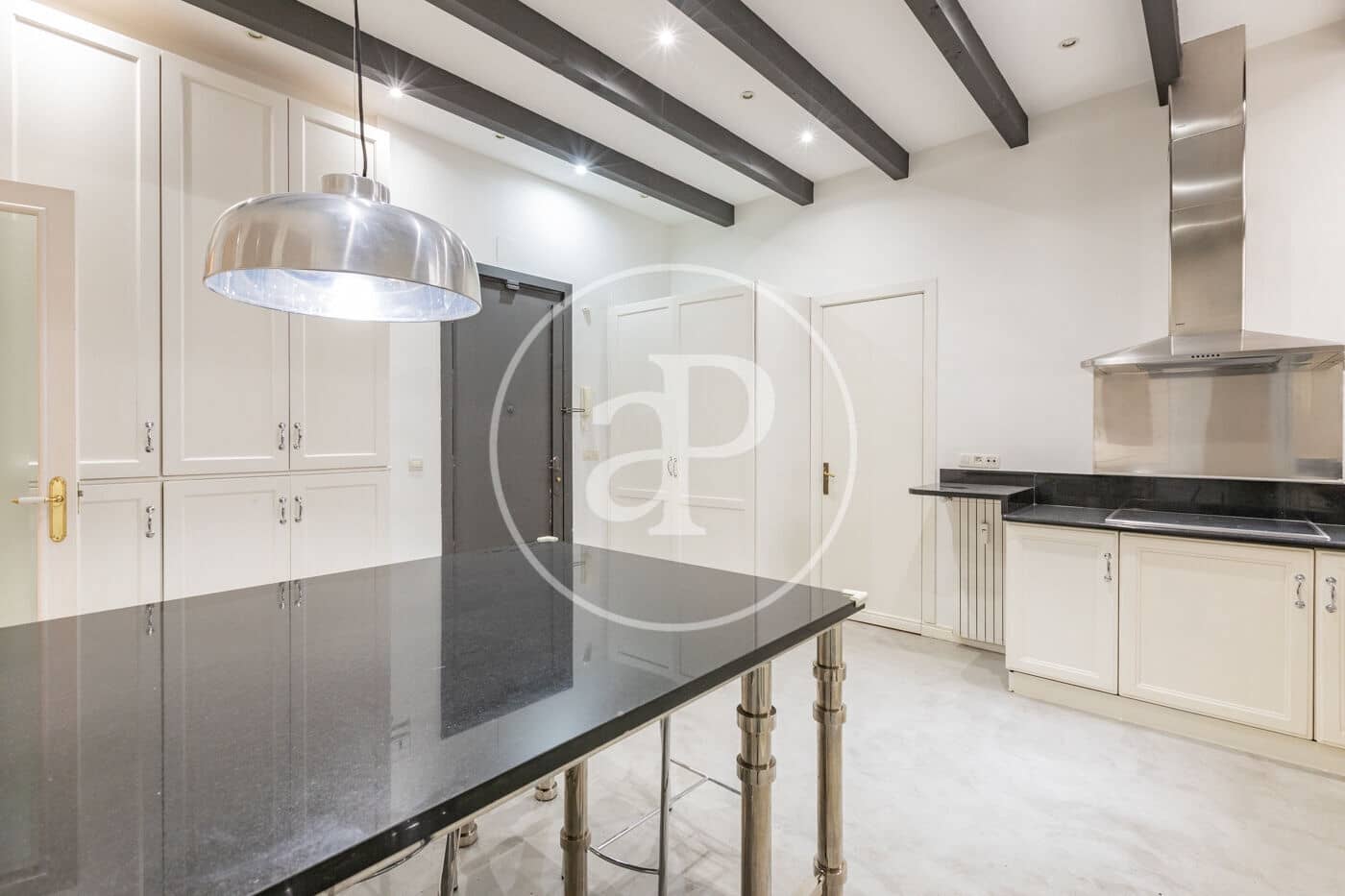 3 slaapkamer Appartement te huur in Madrid stad - € 6.500 (Ref: 9586517)