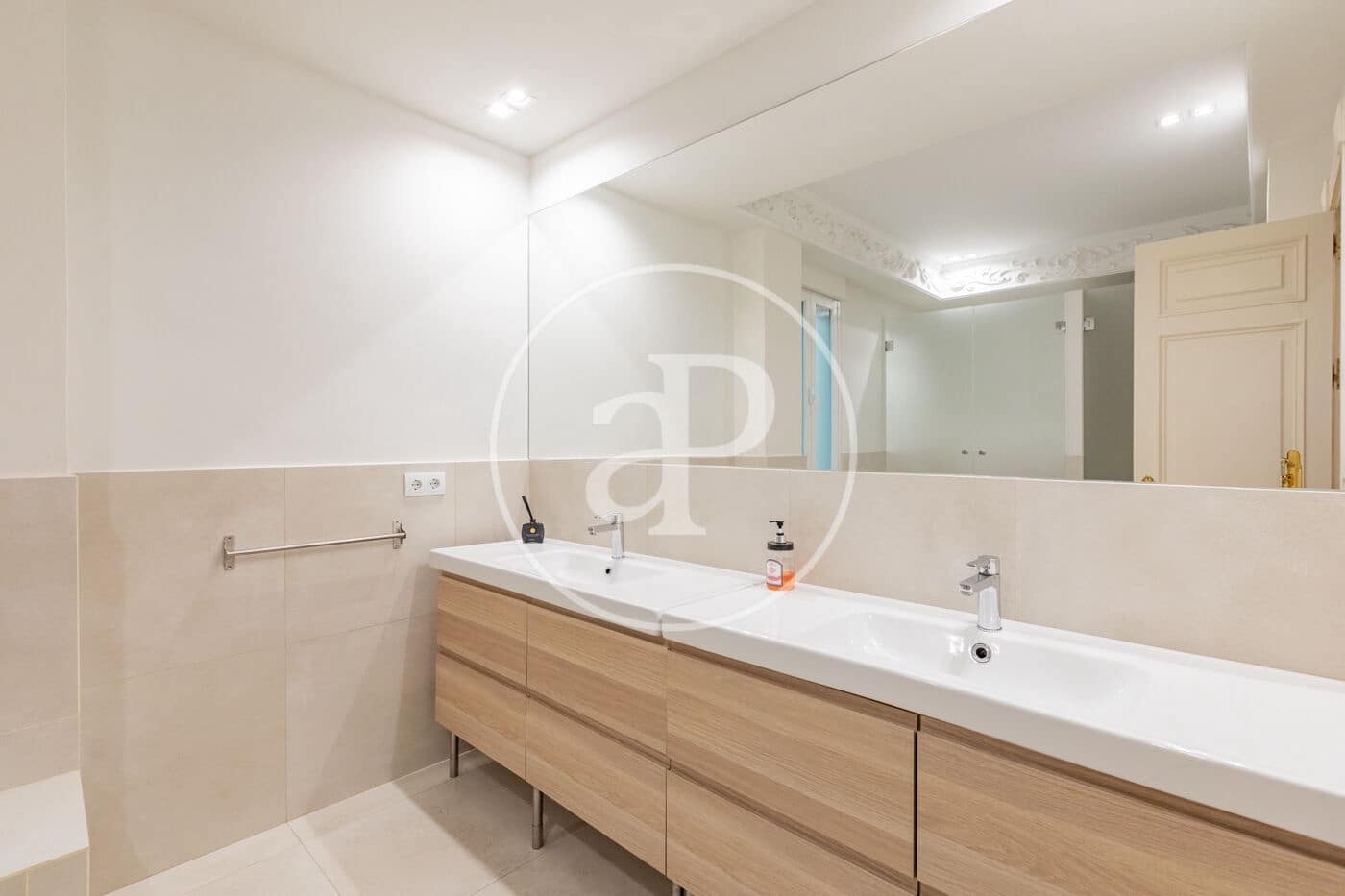 3 slaapkamer Appartement te huur in Madrid stad - € 6.500 (Ref: 9586517)