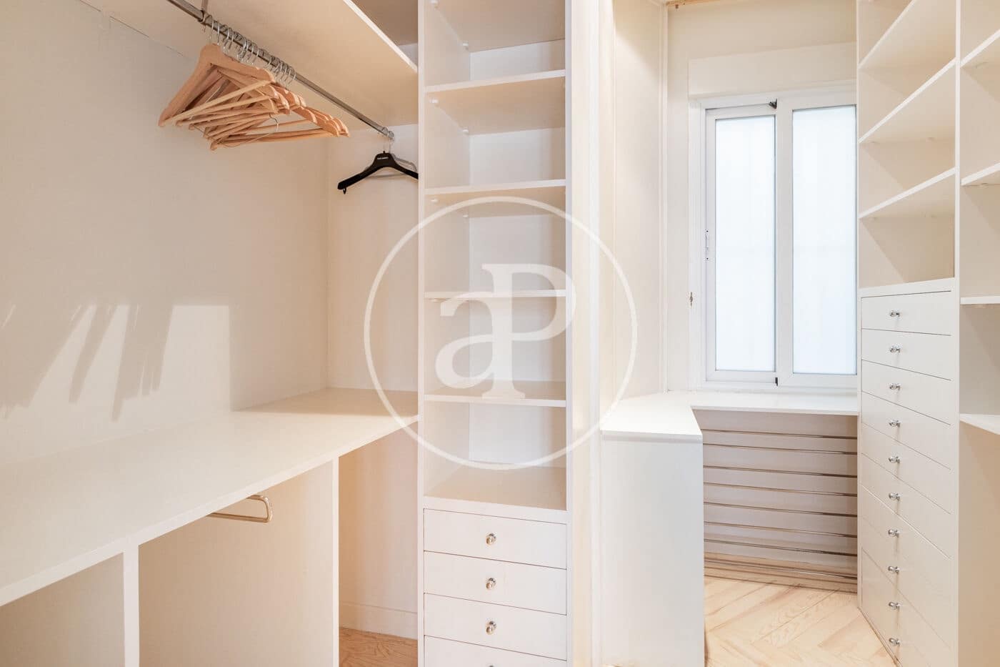 3 slaapkamer Appartement te huur in Madrid stad - € 6.500 (Ref: 9586517)