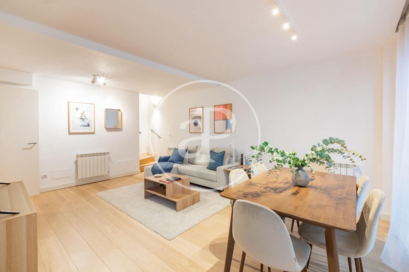 2 slaapkamer Penthouse te huur in Madrid stad met zwembad - € 3.800 (Ref: 9586518)