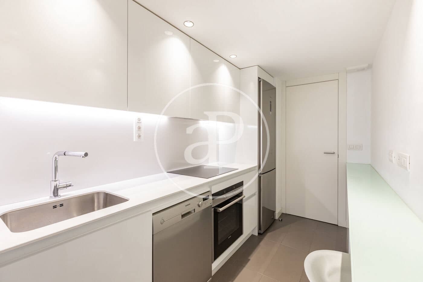 2 slaapkamer Penthouse te huur in Madrid stad met zwembad - € 3.800 (Ref: 9586518)