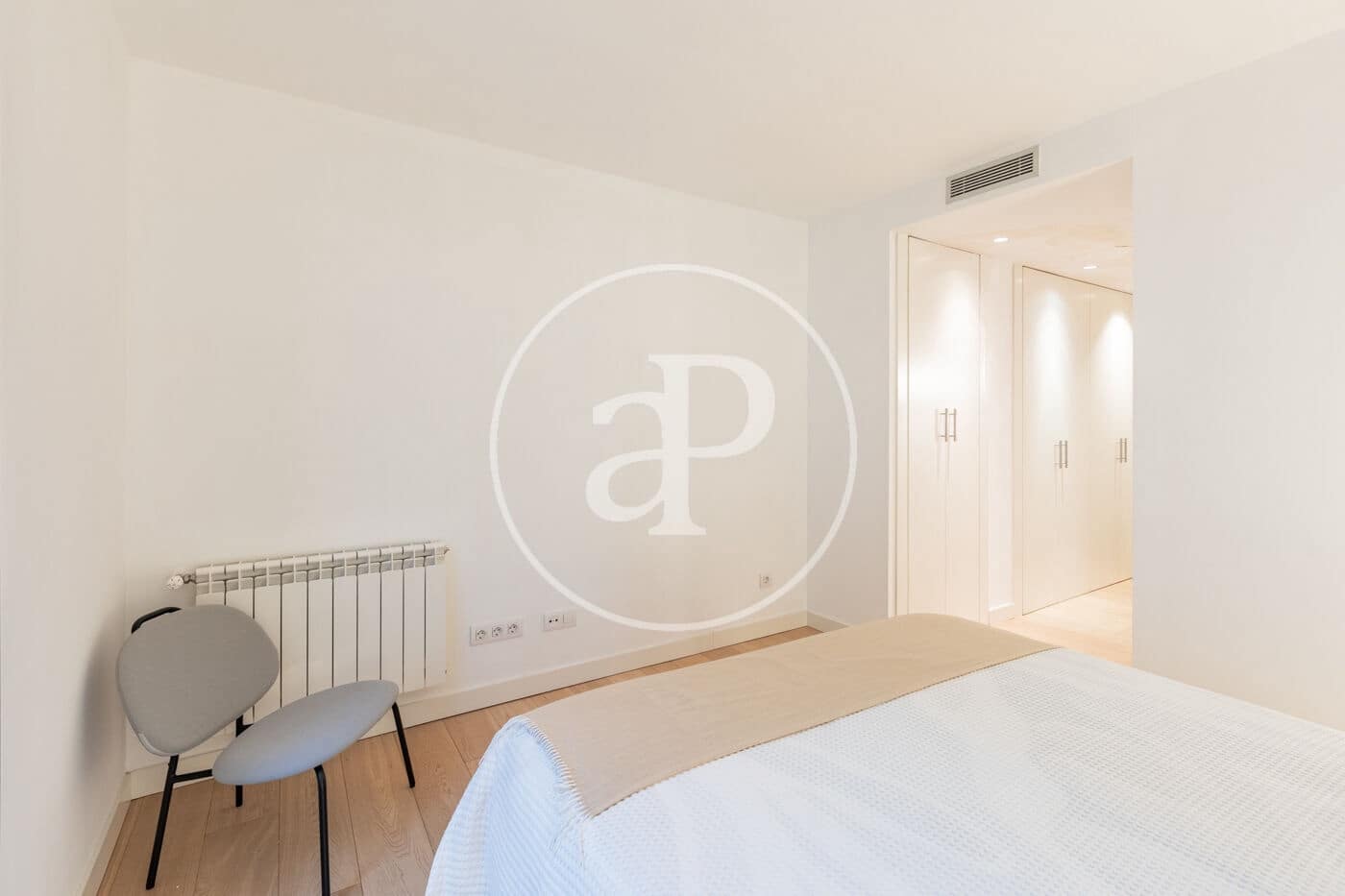 2 slaapkamer Penthouse te huur in Madrid stad met zwembad - € 3.800 (Ref: 9586518)