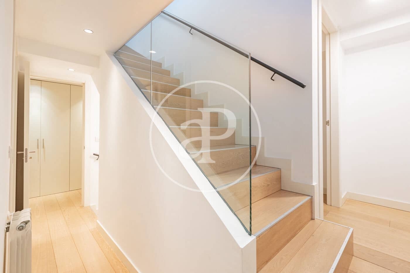 2 slaapkamer Penthouse te huur in Madrid stad met zwembad - € 3.800 (Ref: 9586518)