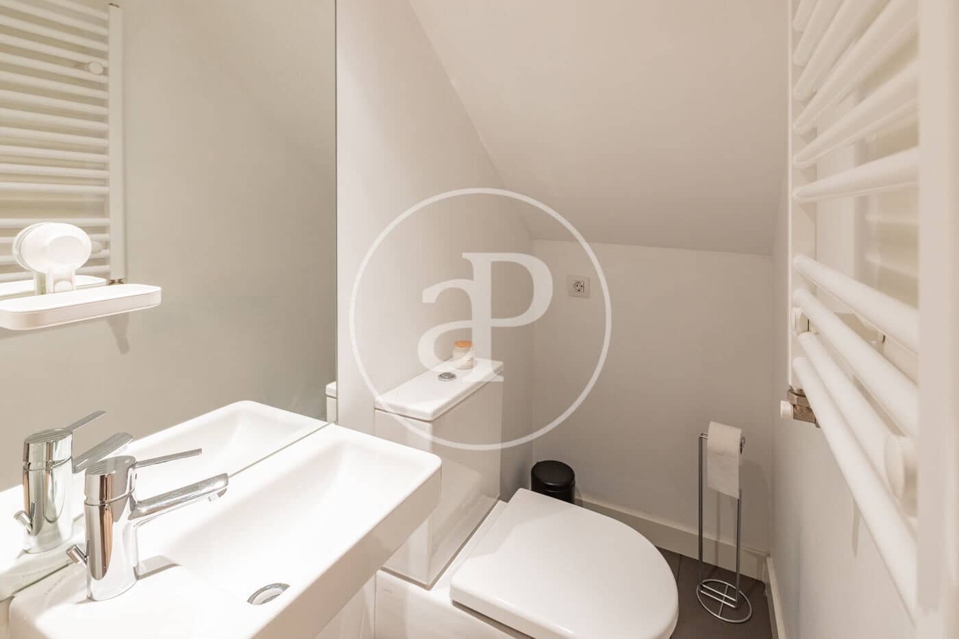 2 slaapkamer Penthouse te huur in Madrid stad met zwembad - € 3.800 (Ref: 9586518)