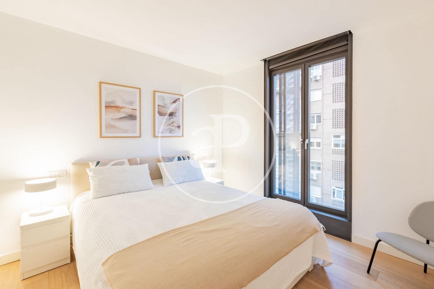 2 slaapkamer Penthouse te huur in Madrid stad met zwembad - € 3.800 (Ref: 9586518)