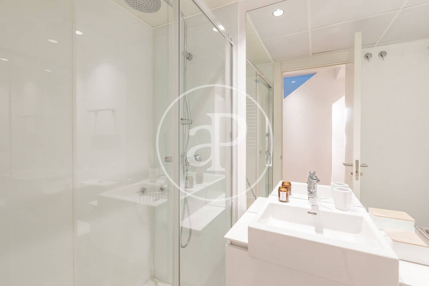 2 slaapkamer Penthouse te huur in Madrid stad met zwembad - € 3.800 (Ref: 9586518)