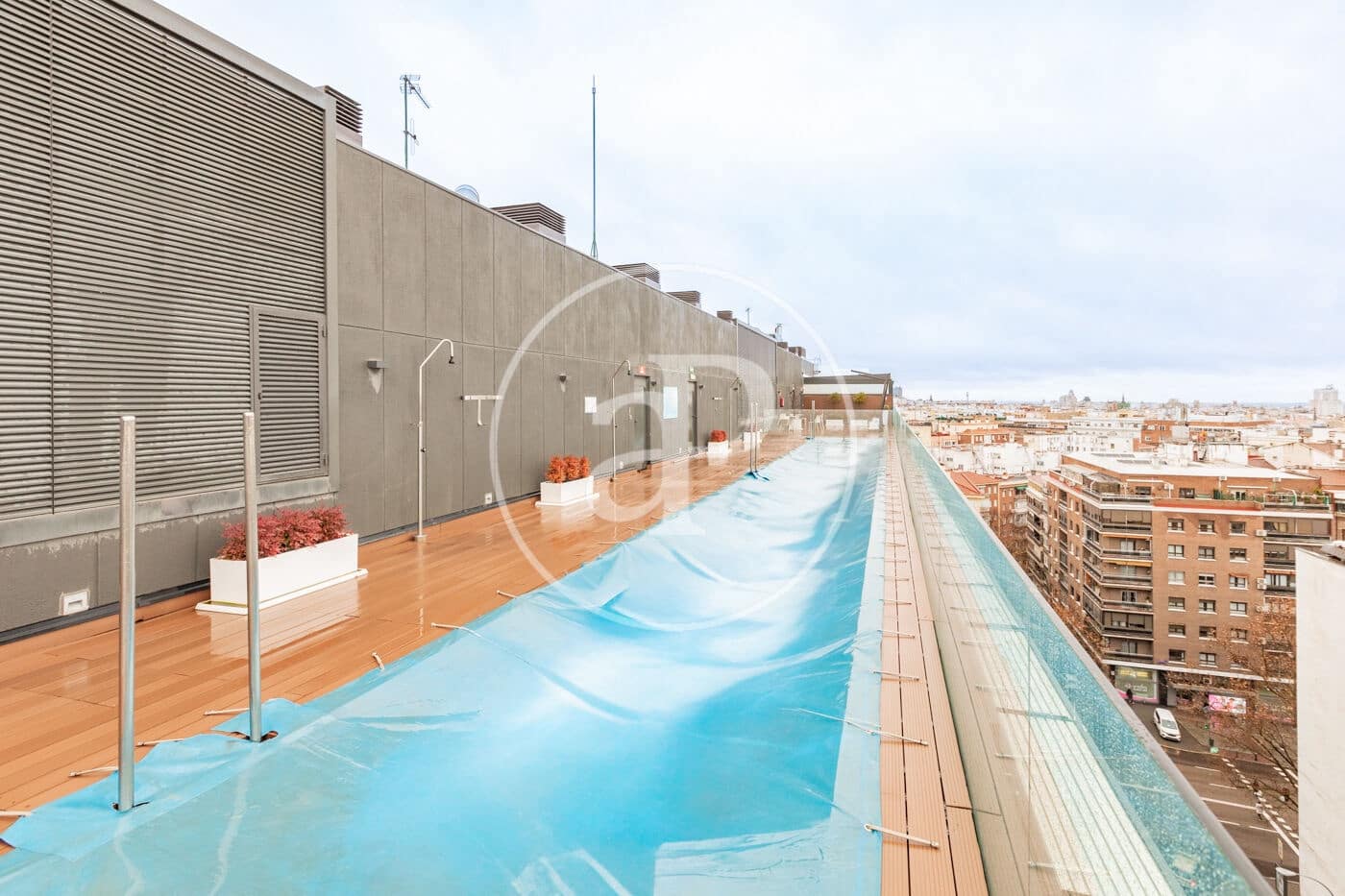 2 slaapkamer Penthouse te huur in Madrid stad met zwembad - € 3.800 (Ref: 9586518)