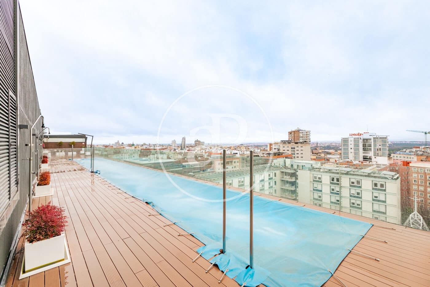 2 slaapkamer Penthouse te huur in Madrid stad met zwembad - € 3.800 (Ref: 9586518)