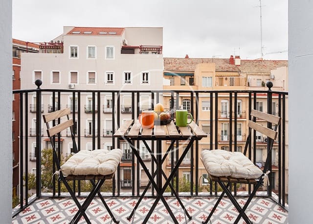 Appartement de 2 chambres à louer à Almagro, Madrid ville - 4 200 € (Ref: 9591299)