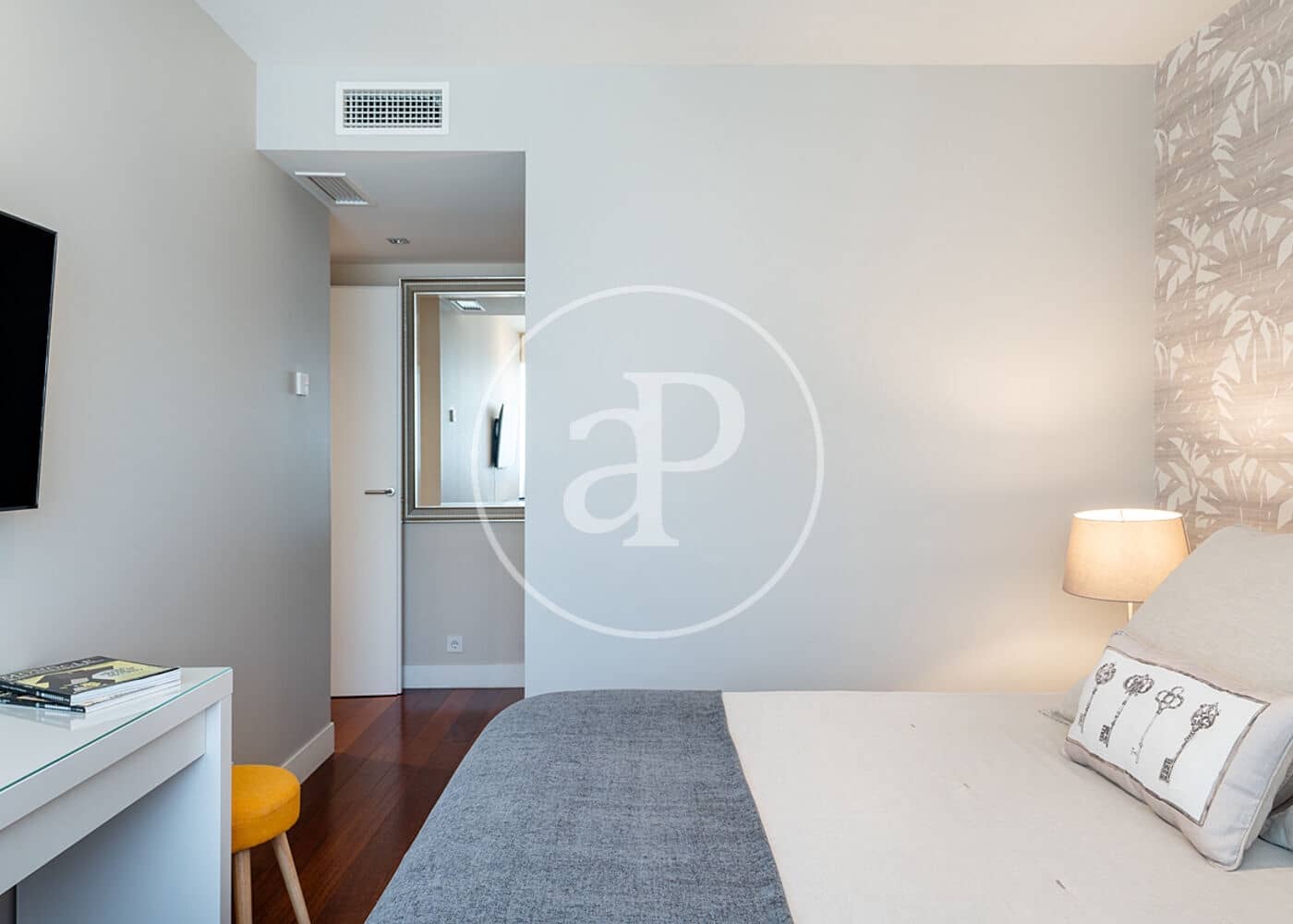 2 slaapkamer Appartement te huur in Madrid stad - € 4.100 (Ref: 9591301)