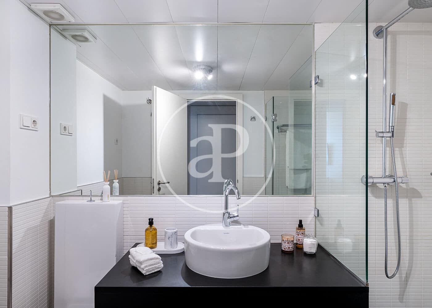 2 slaapkamer Appartement te huur in Madrid stad - € 4.100 (Ref: 9591301)