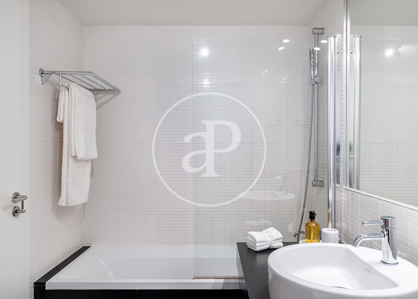 2 slaapkamer Appartement te huur in Madrid stad - € 4.100 (Ref: 9591301)