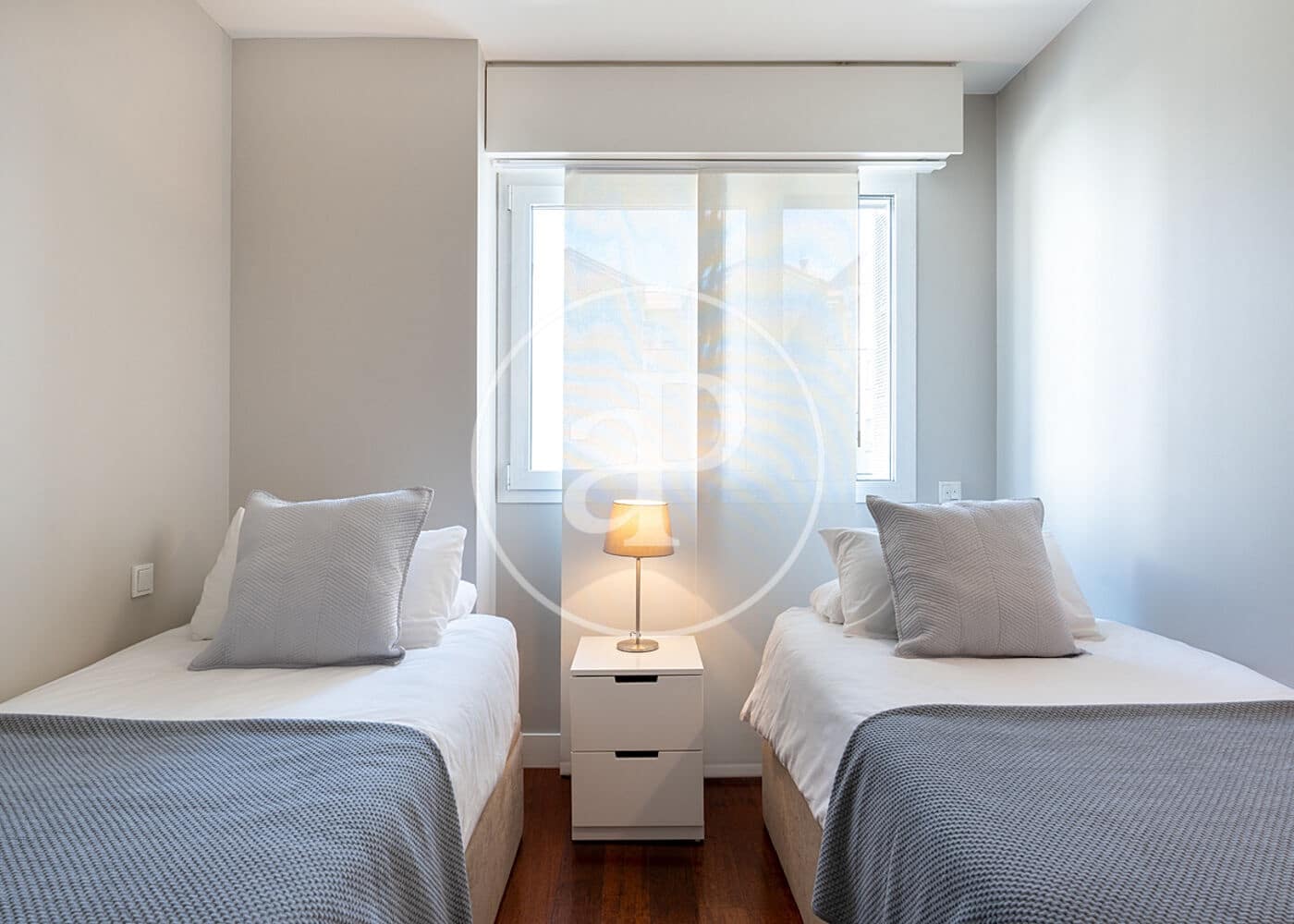 2 slaapkamer Appartement te huur in Madrid stad - € 4.100 (Ref: 9591301)