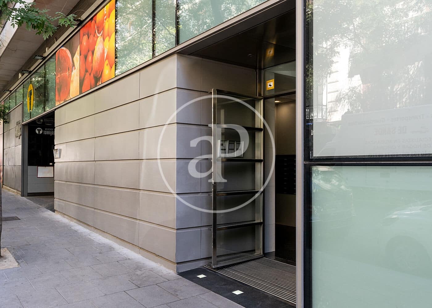 2 slaapkamer Appartement te huur in Madrid stad - € 4.100 (Ref: 9591301)