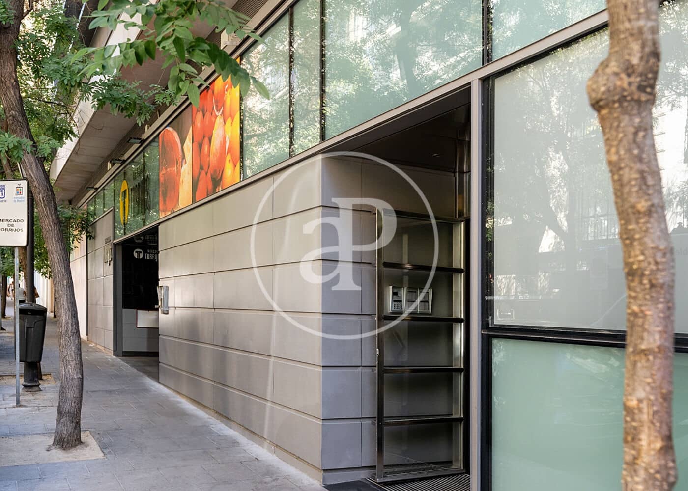 2 slaapkamer Appartement te huur in Madrid stad - € 4.100 (Ref: 9591301)