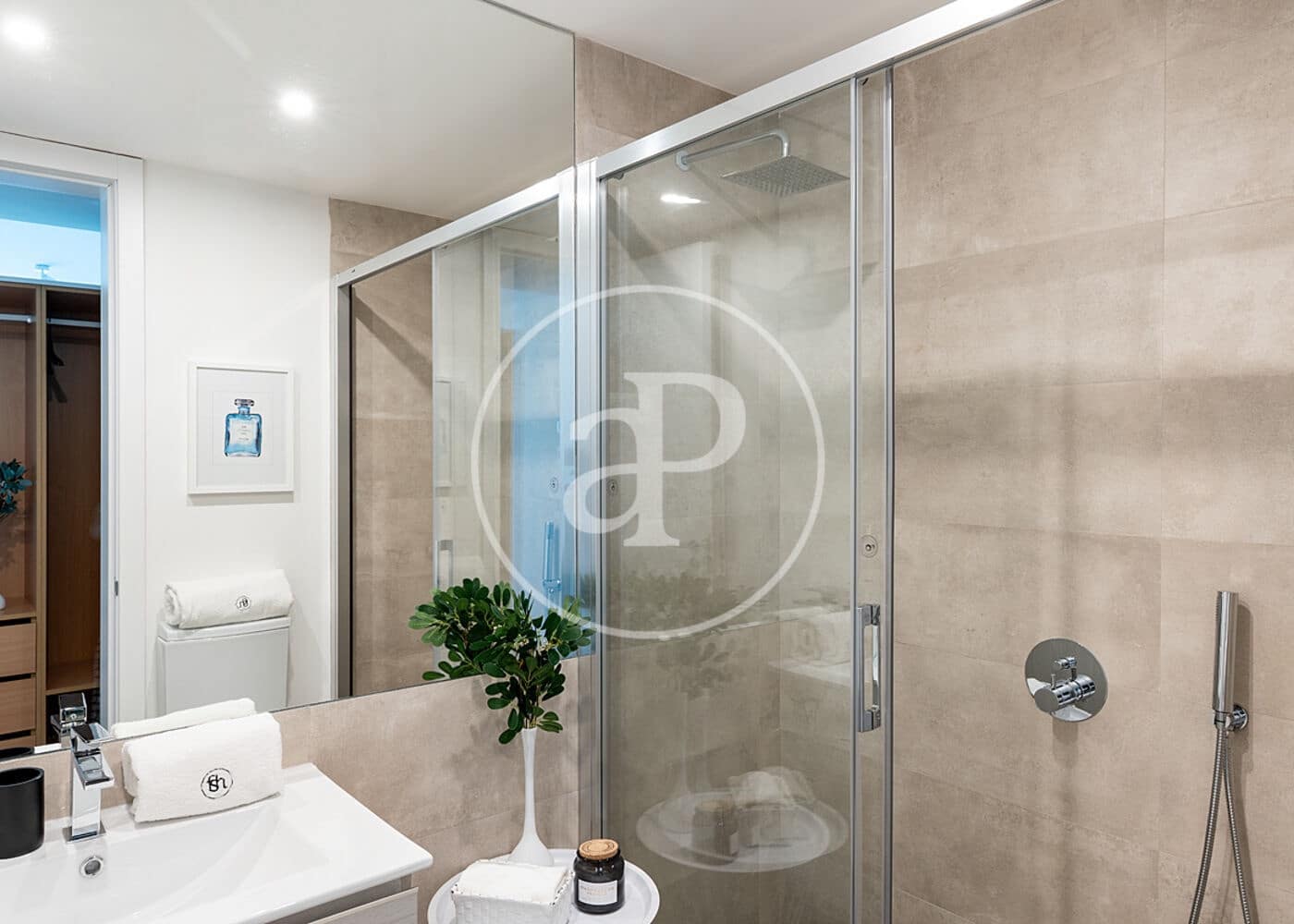 2 slaapkamer Penthouse te huur in Madrid stad met zwembad - € 3.800 (Ref: 9591303)